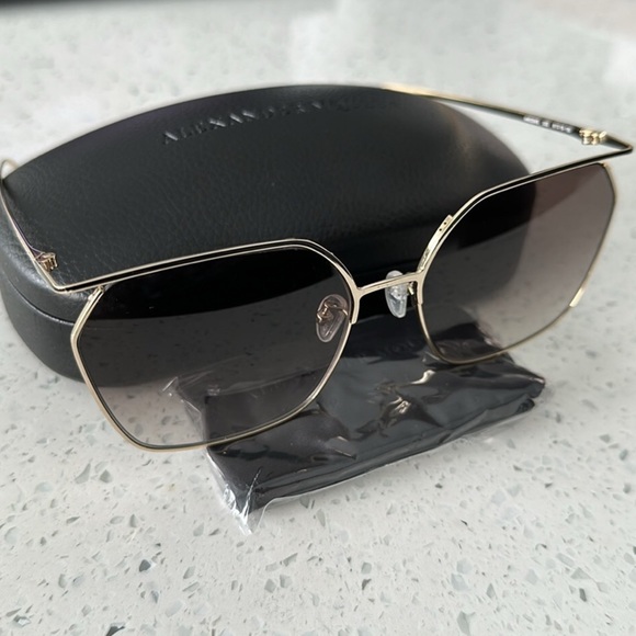 NWT Alexander McQueen Sunglasses All inclusive Beautiful SHADES - Picture 9 of 9